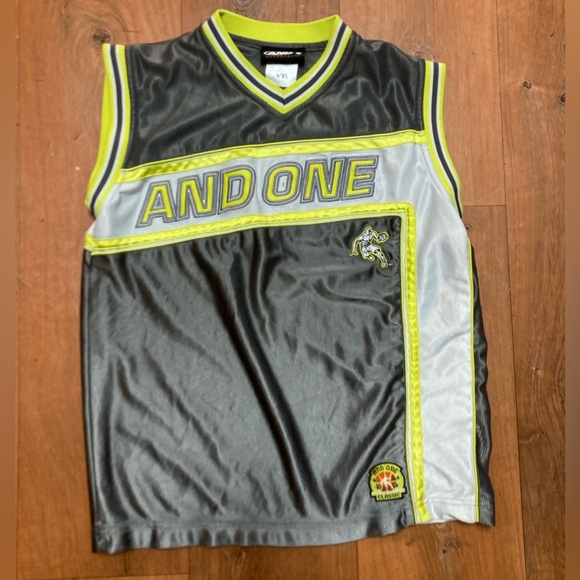 AND1 Basketball Boys Medium Jersey Classic Playground Shirt #1 And One - Picture 1 of 7